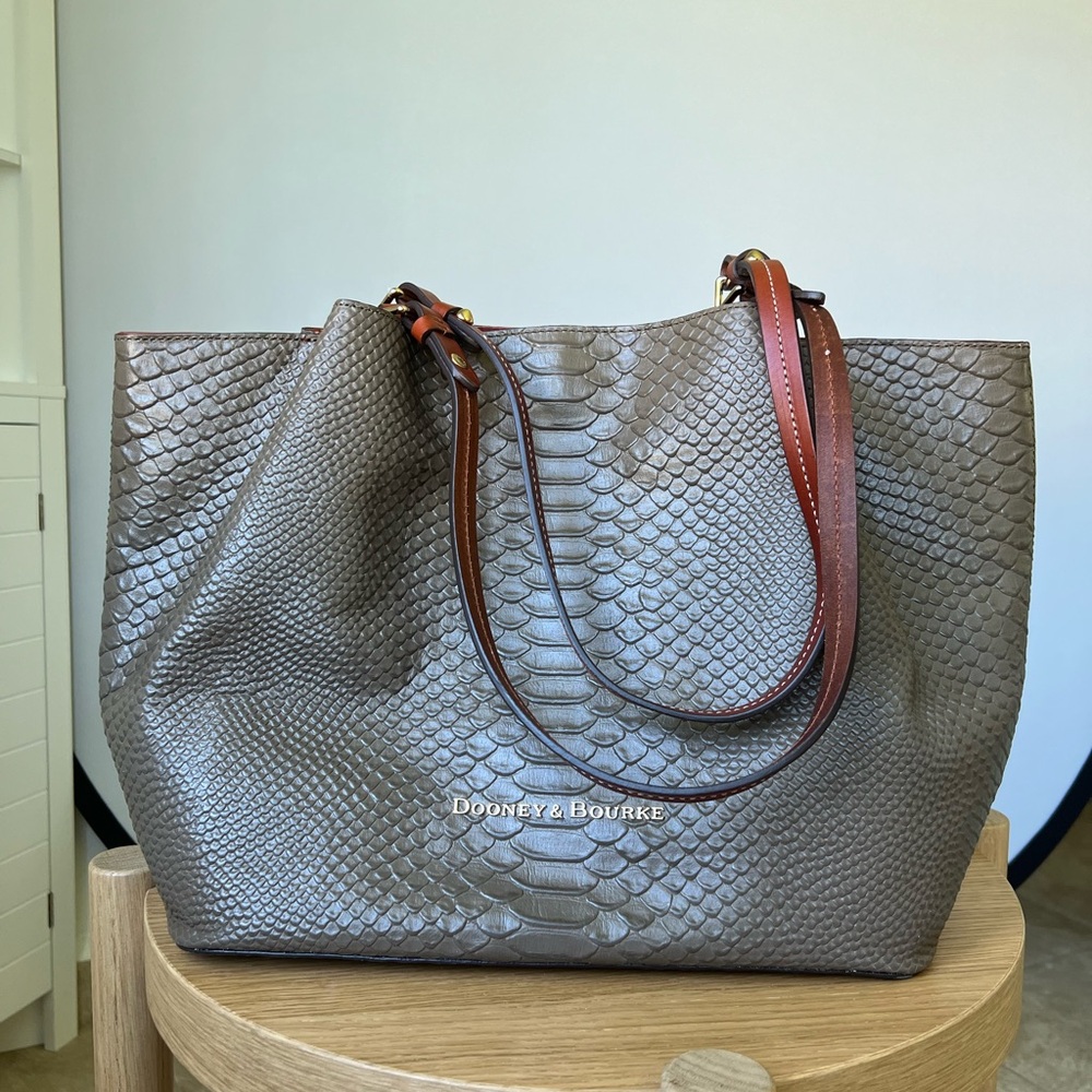 Dooney & Bourke bag